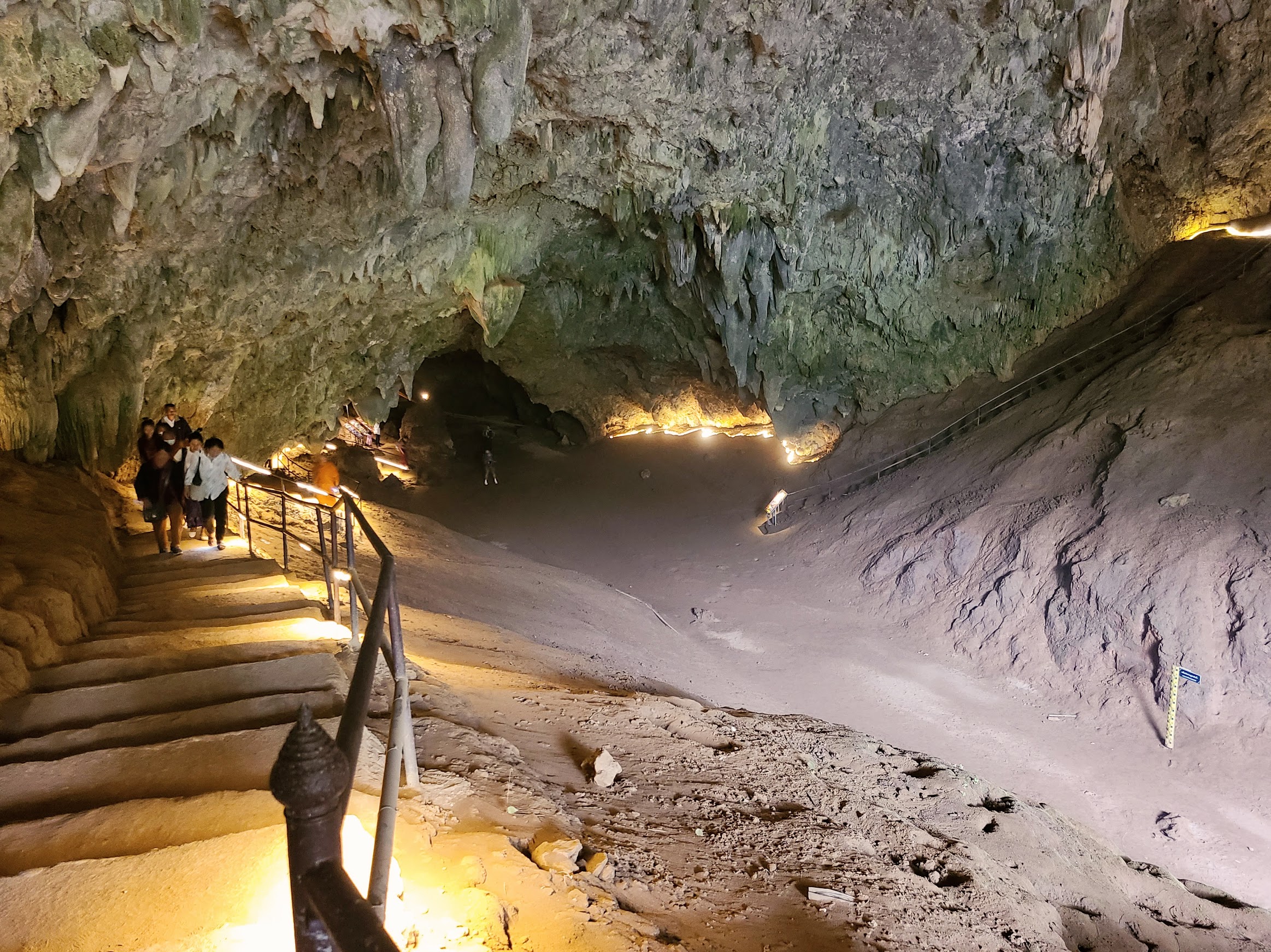 タムルアン洞窟